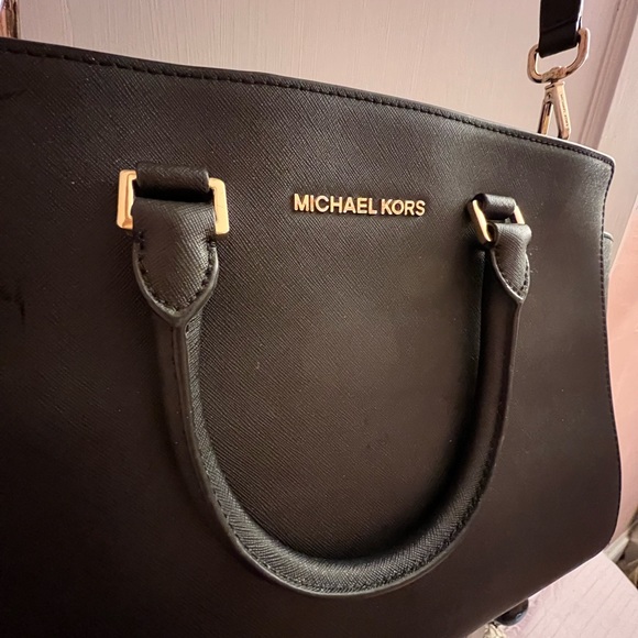 MICHAEL KORS
Saffiano Leather Handle Bag - Picture 6 of 8